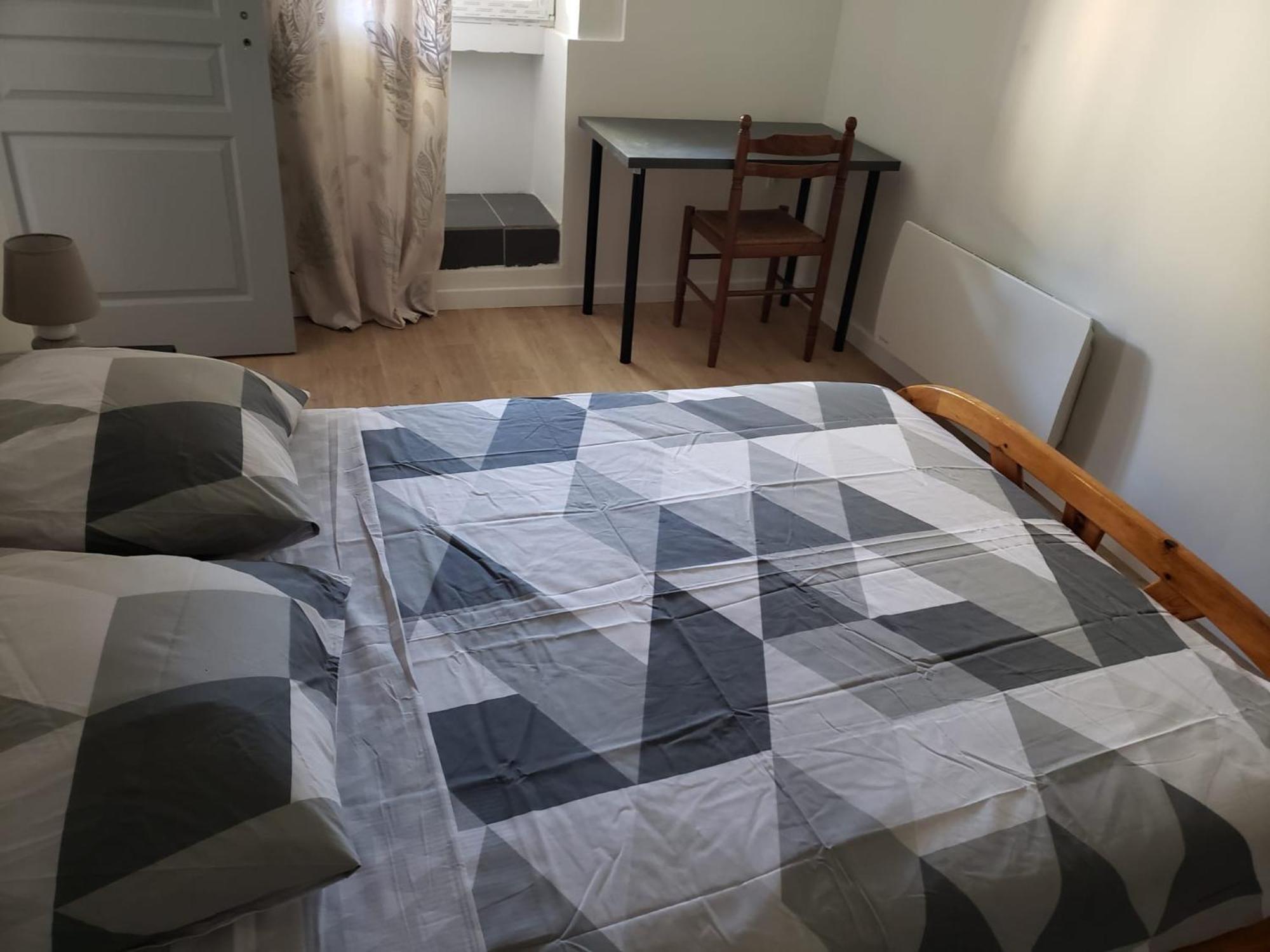 Chambres Meublees Et Spacieuses LʼIsle-Jourdain Dış mekan fotoğraf