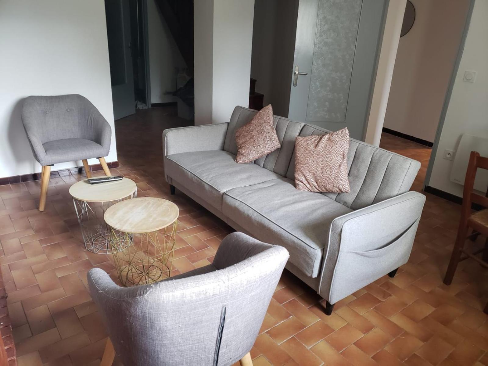 Chambres Meublees Et Spacieuses LʼIsle-Jourdain Dış mekan fotoğraf